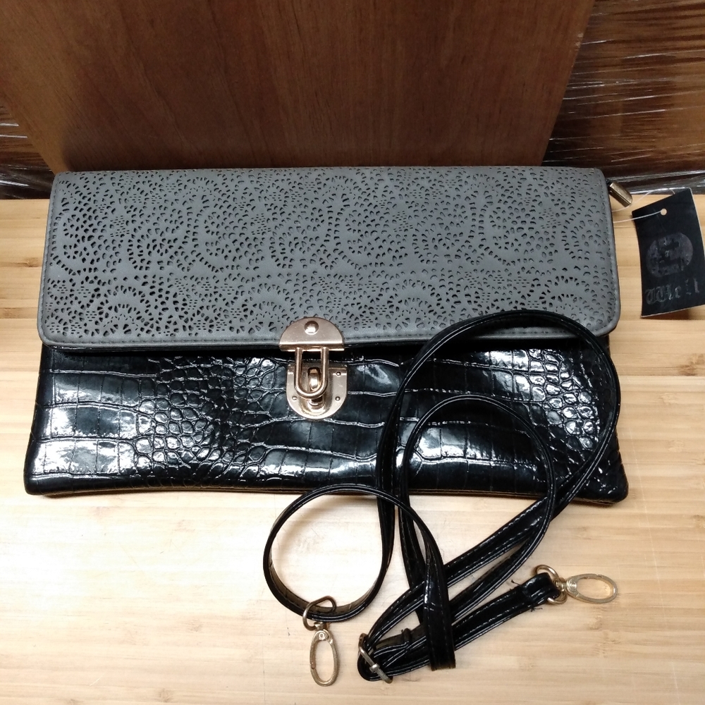 Purse(2/15$)Black w/ turn lock